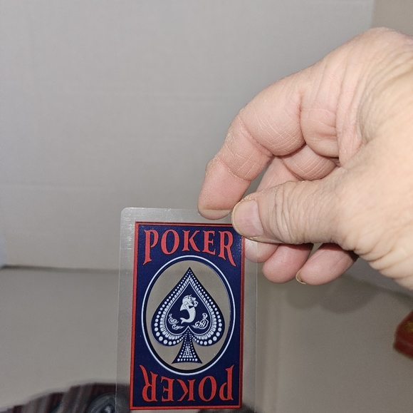 ==Clear waterproof plastic playing cards - Picture 5 of 9